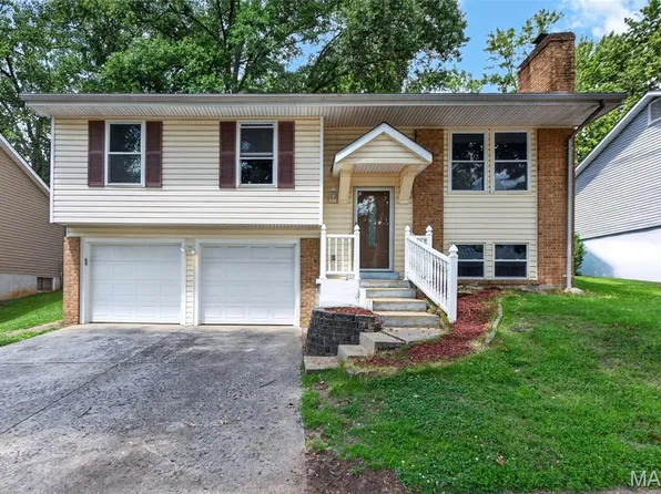 2311 Country Village Ct, Maryland Heights, MO 63043
