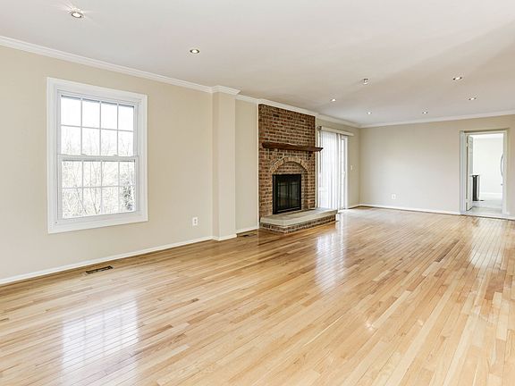 5th image of 17025 Flatwood Dr