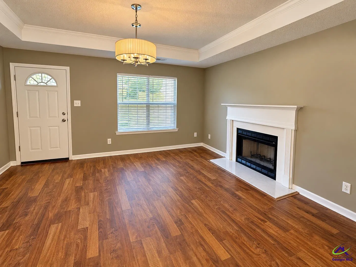 3 bed, 2.0 bath, 1269 sqft, $1,695 — Photo 2