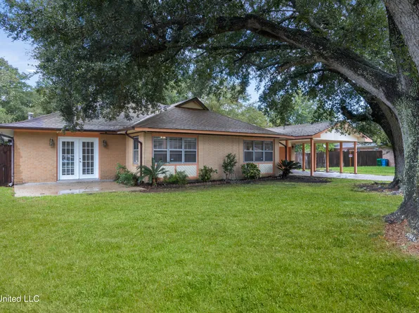 1003 Martin St, Pascagoula, MS 39581