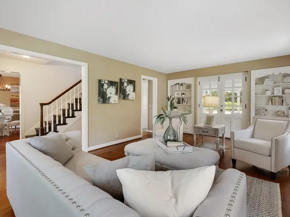 4717 Meadow Rd, Edina, MN 55424