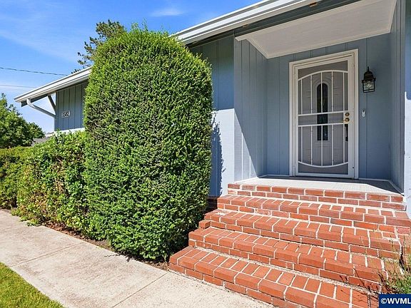 4th image of 1582 SE Davis St