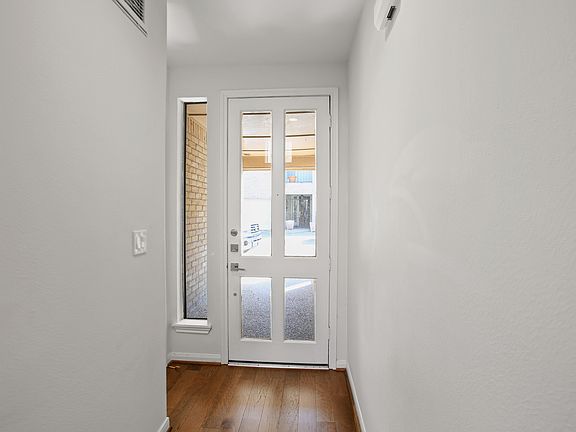 3rd image of 1810 Potomac Dr APT 7