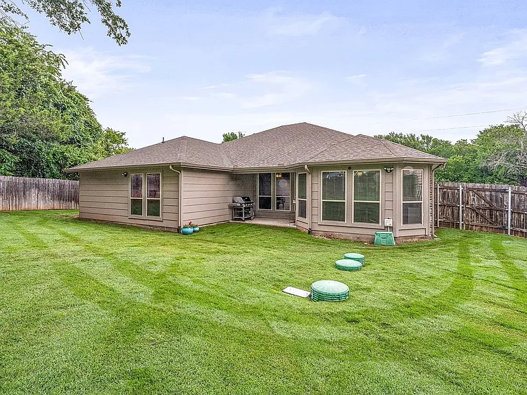 4304 Lucero Dr — Photo 21