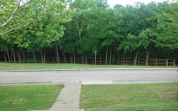 4th image of 1621 S Parkway Blvd S