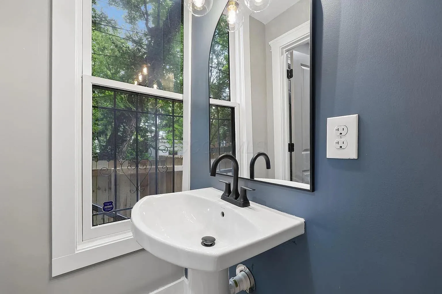 3 bed, 2.5 bath, 1675 sqft, $2,195 — Photo 4