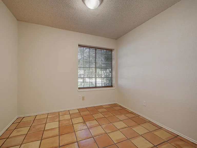 6305 Evangeline Trl — Photo 19