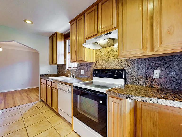 3317 N Saint Paul St — Photo 4