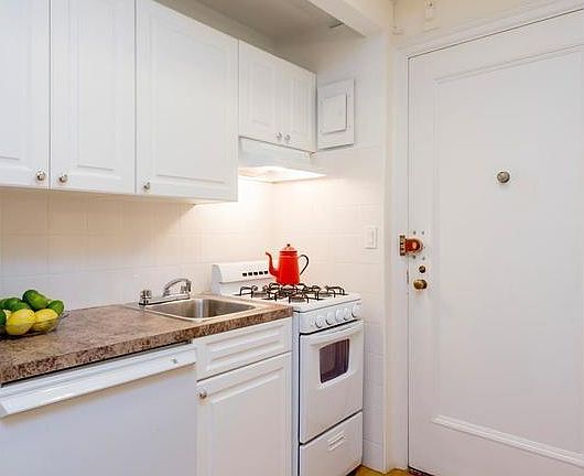 3rd image of 457 W 57th St #1107