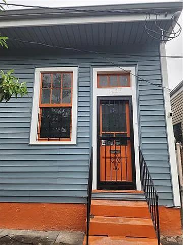 1136 Frenchmen St — Photo 2