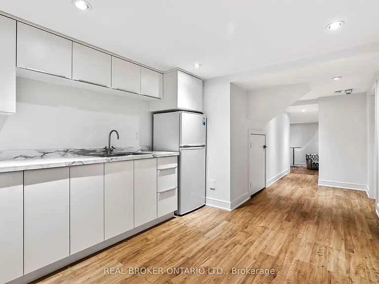 88 Kingsway Way — Photo 35