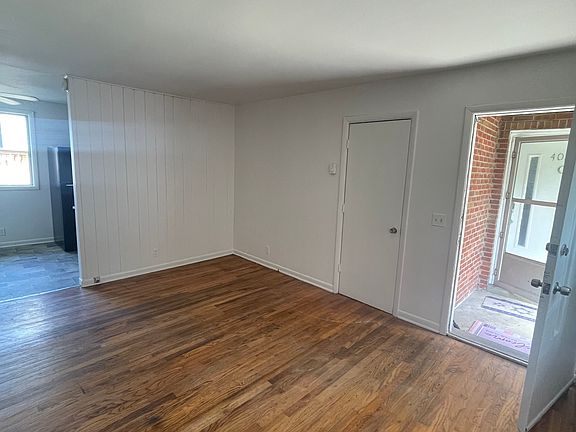 4th image of 4029 Westlawn Dr #D