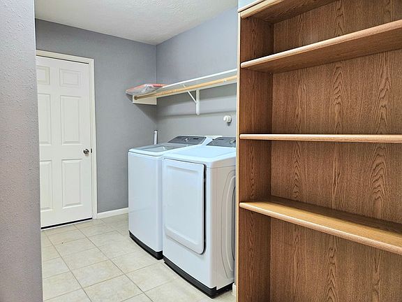 4th image of 8827 Eastheimer St