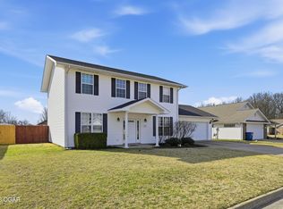 1925 Sylvan Ave, Neosho, MO 64850