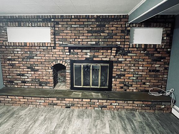 2nd image of 82 Gloria Blvd
