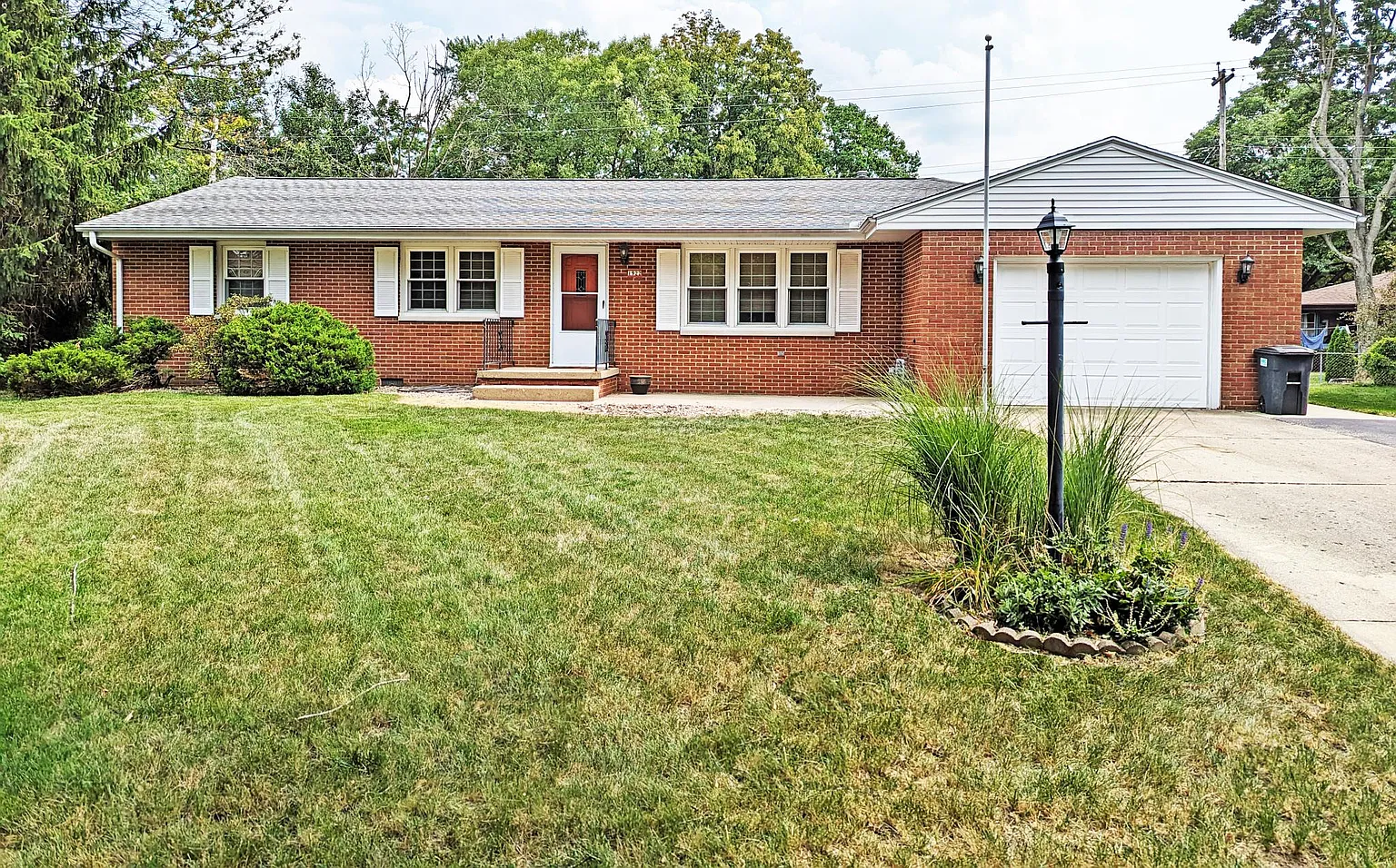 1922 David Dr photo 1