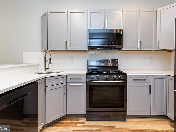 2nd image of 1142 Frankford Ave APT 4