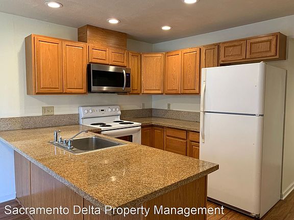 4th image of 5102 Greenberry Dr