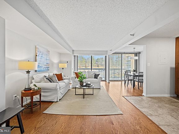 3rd image of 7401 Westlake Ter APT 316
