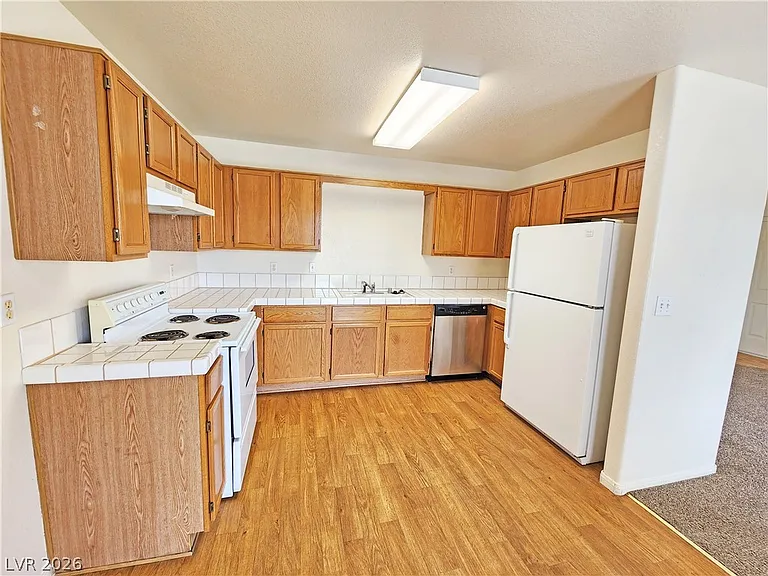561 E Bourbon St #B — Photo 10