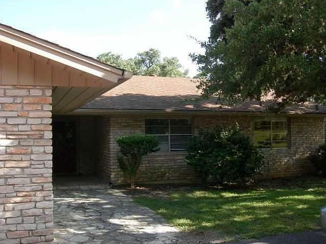 1st image of 701 Green Acres Dr