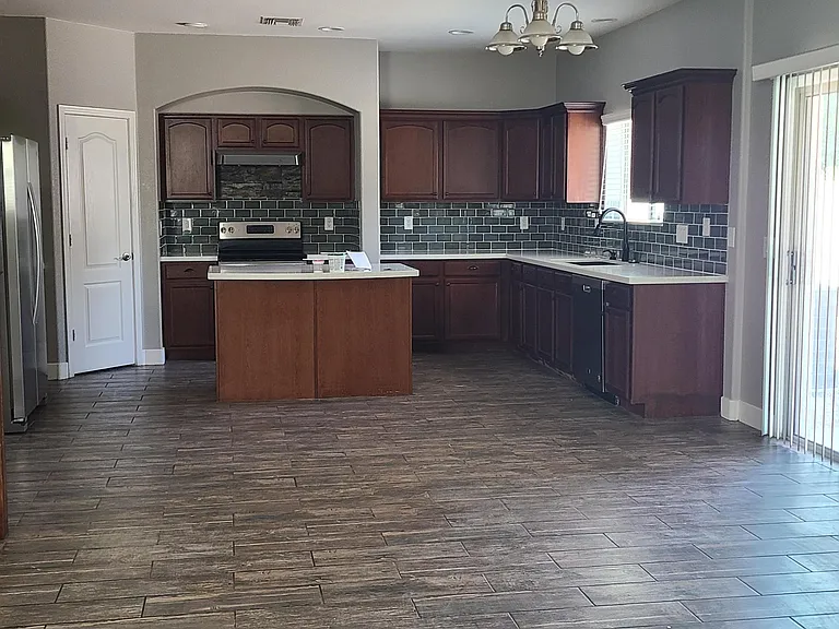 9575 W Quail Ave — Photo 10