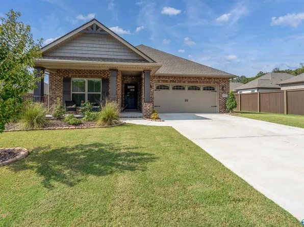 9547 Hampton Oak Dr, Owens Cross Roads, AL 35763