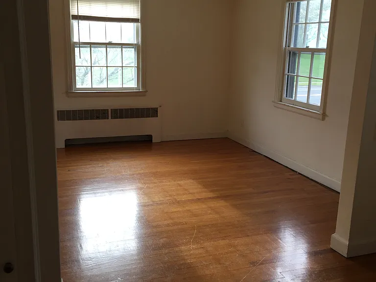 542 Quaker Ln S #2 — Photo 3