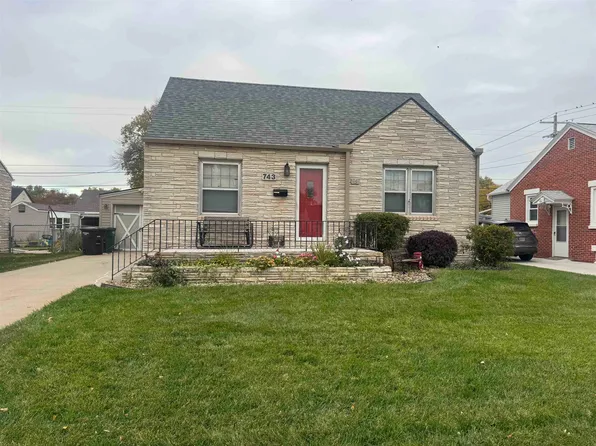 743 E 4th St, Hastings, NE 68901