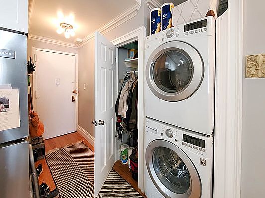 5th image of 993 President St APT 3G