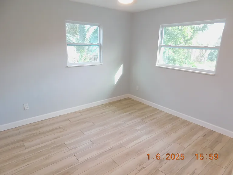 313 Surf St — Photo 9