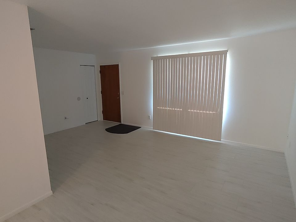 1st image of 421 W Gardenia Dr
