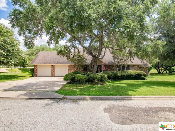 101 Epworth Pl, Yoakum, TX 77995