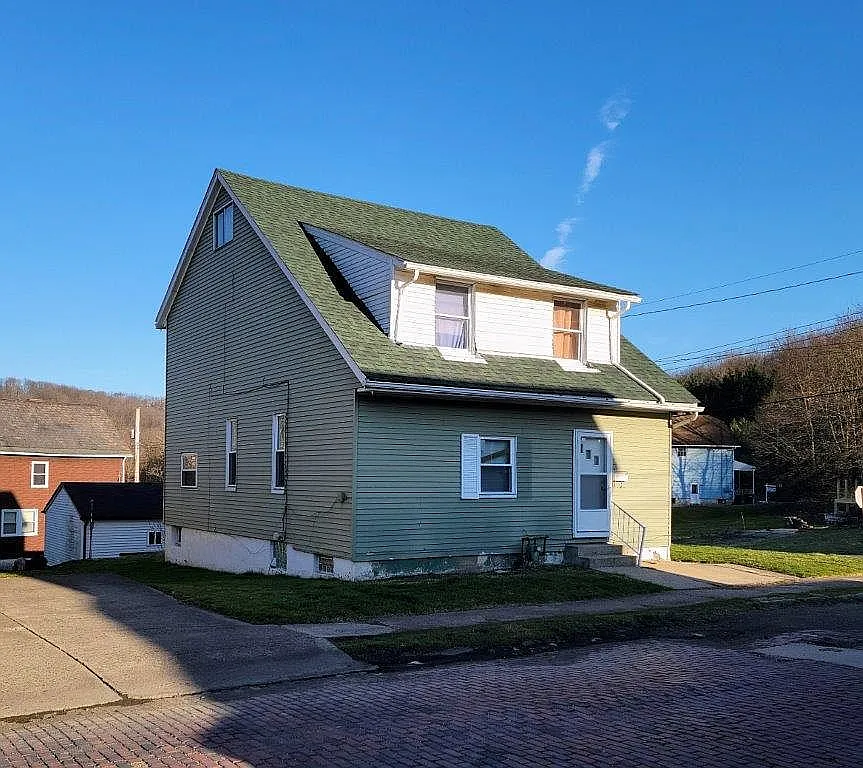 1211 Meadow St photo 1