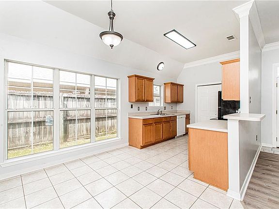 3rd image of 52 Hollycrest Blvd