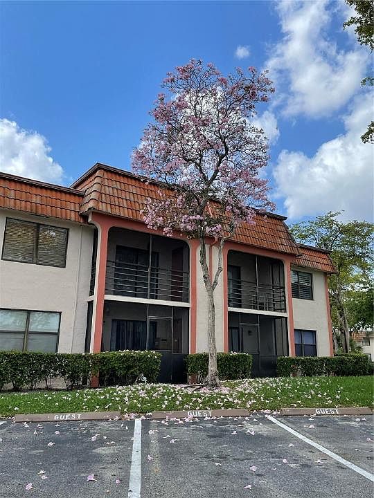 1st image of 871 NE 207th Ln #204-12
