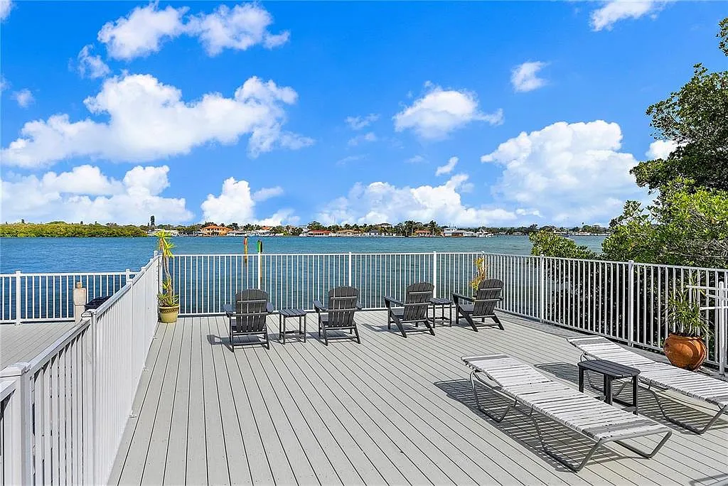2 bed, 2.0 bath, 965 sqft, $2,300 — Photo 1