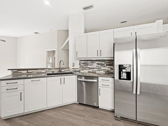 3rd image of 8476 Mizell Dr