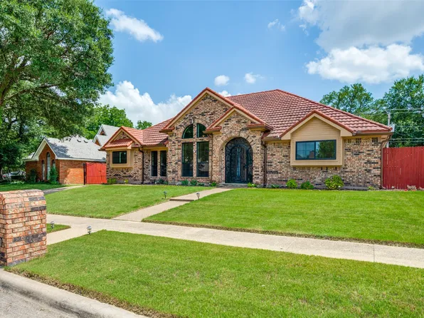 709 Evergreen Dr, Hurst, TX 76054