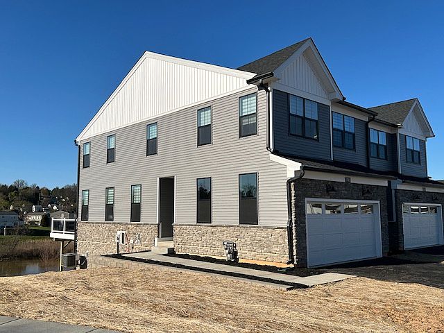 1st image of 702 Juniper Ct