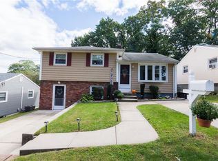 31 Hornbine St, Cranston, RI 02910