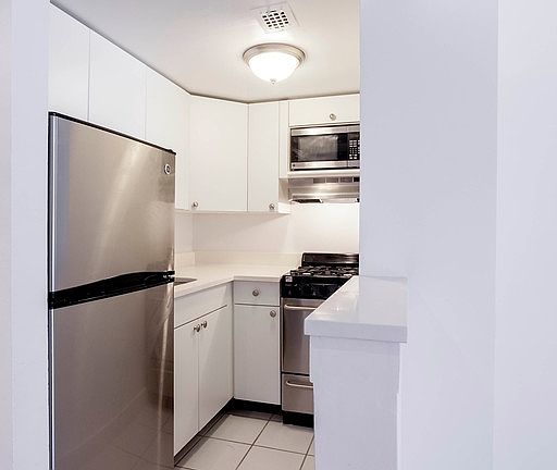 3rd image of 27 W 16th St APT 6D