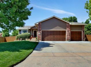 645 E Plantation Rd, Maize, KS 67101