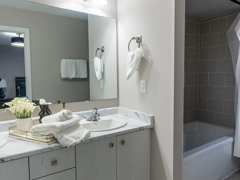648 Lemay Grv — Photo 23