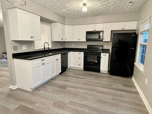 4th image of 18674 Winding Creek Pl
