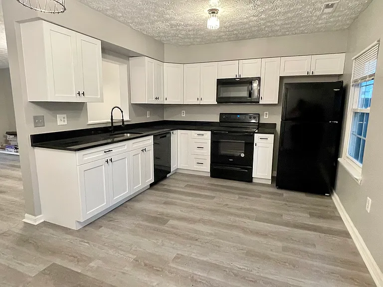 18674 Winding Creek Pl — Photo 4