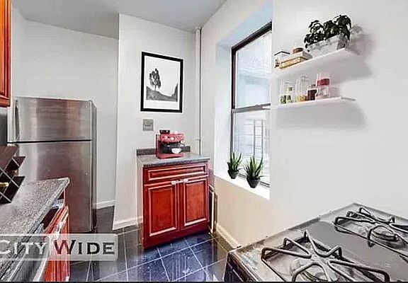 3rd image of 19 E 109th St #5F