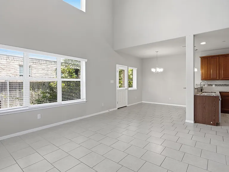 2304 S Lakeline Blvd #384 — Photo 5