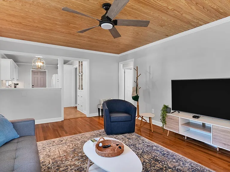 260 E Connecticut Ave — Photo 34