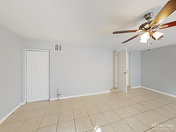4th image of 15651 NE 15th Ave